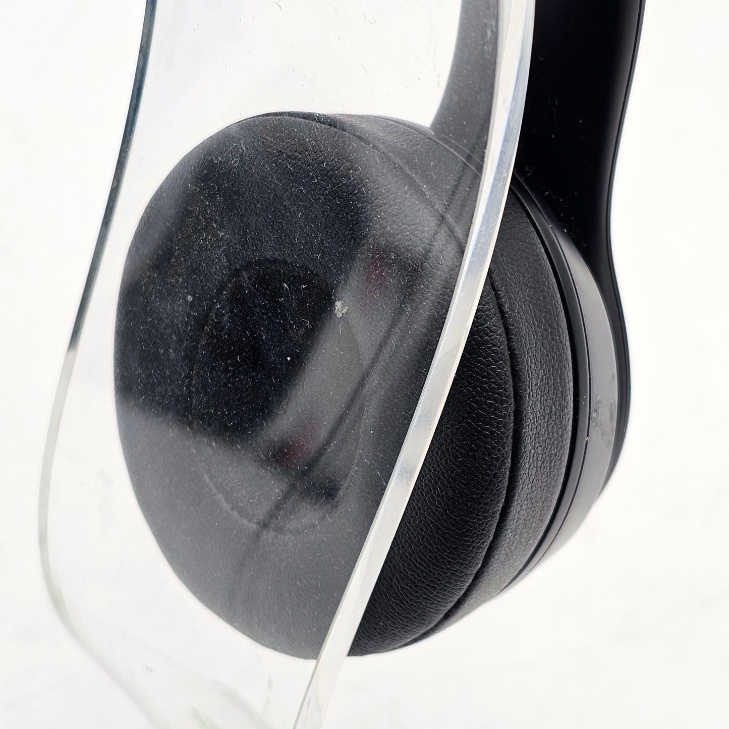 Beats Solo3 Wireless Over-Ear Bluetooth Headphones Black  MNEN2LL/A