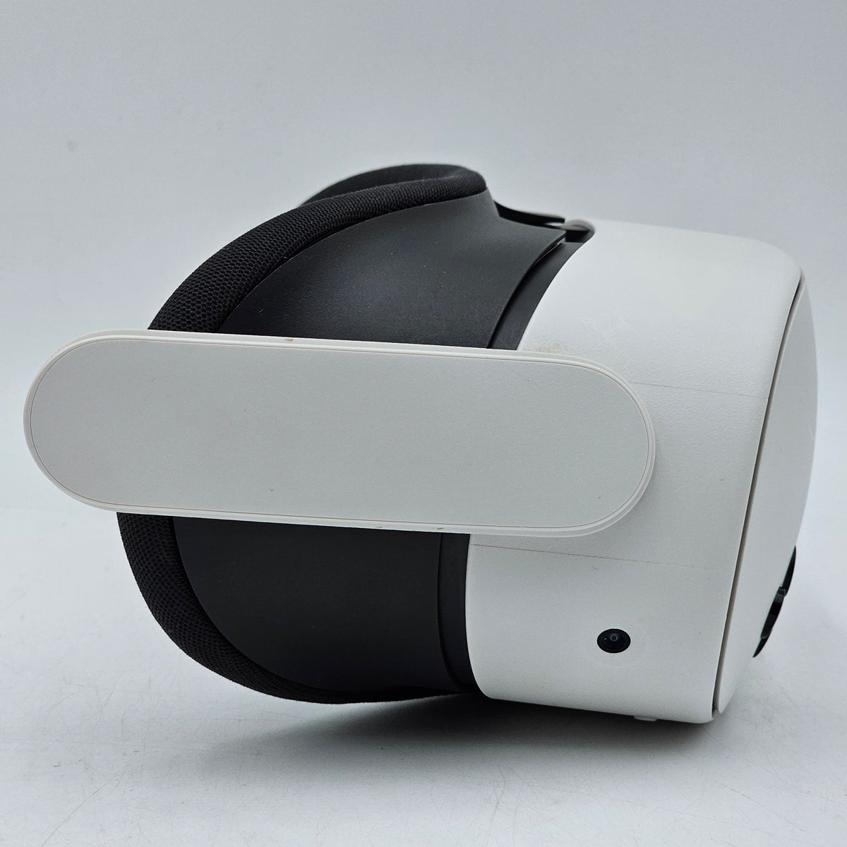 Meta Quest 3S 128GB Standalone All-in-One VR Headset Only P97