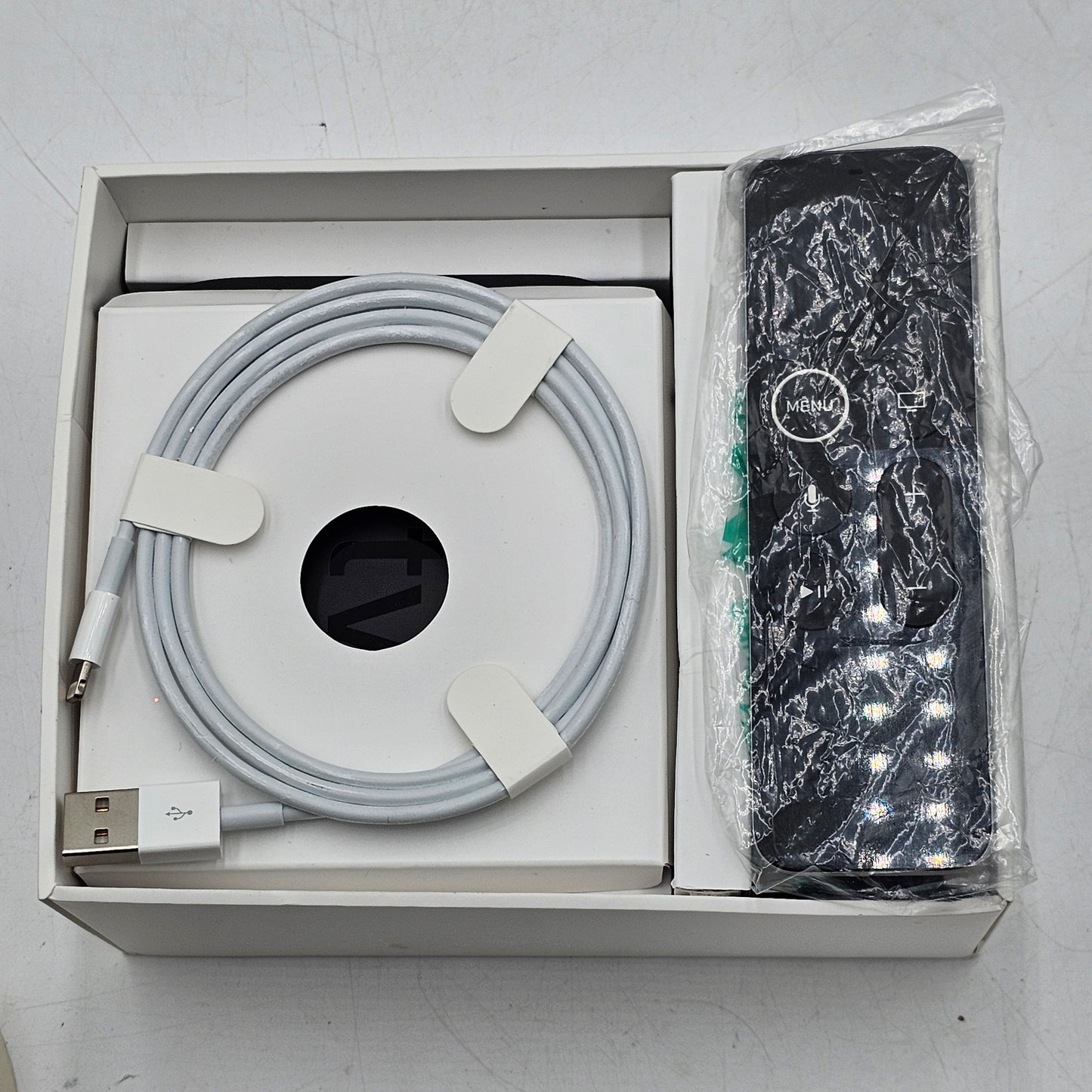 Apple TV 4K 1st Gen 32GB Digital HD Media Streamer MQD22LL/A WiFi + Ethernet